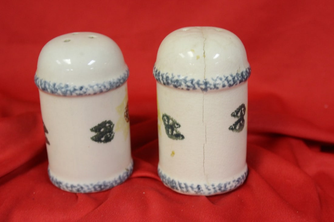 Set of Two Salt and Pepper Shakers: Please note: manufacturer defects - 3 1/2" tall
