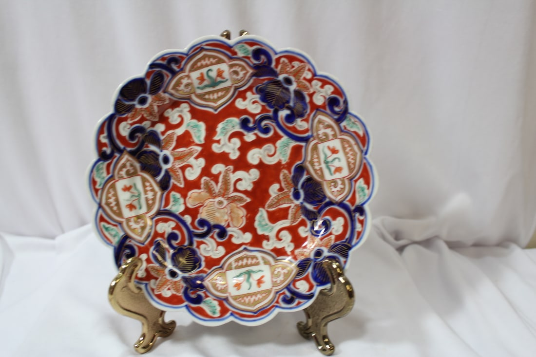 A Kutani Plate: 19th century - 7 1/4" in diameter