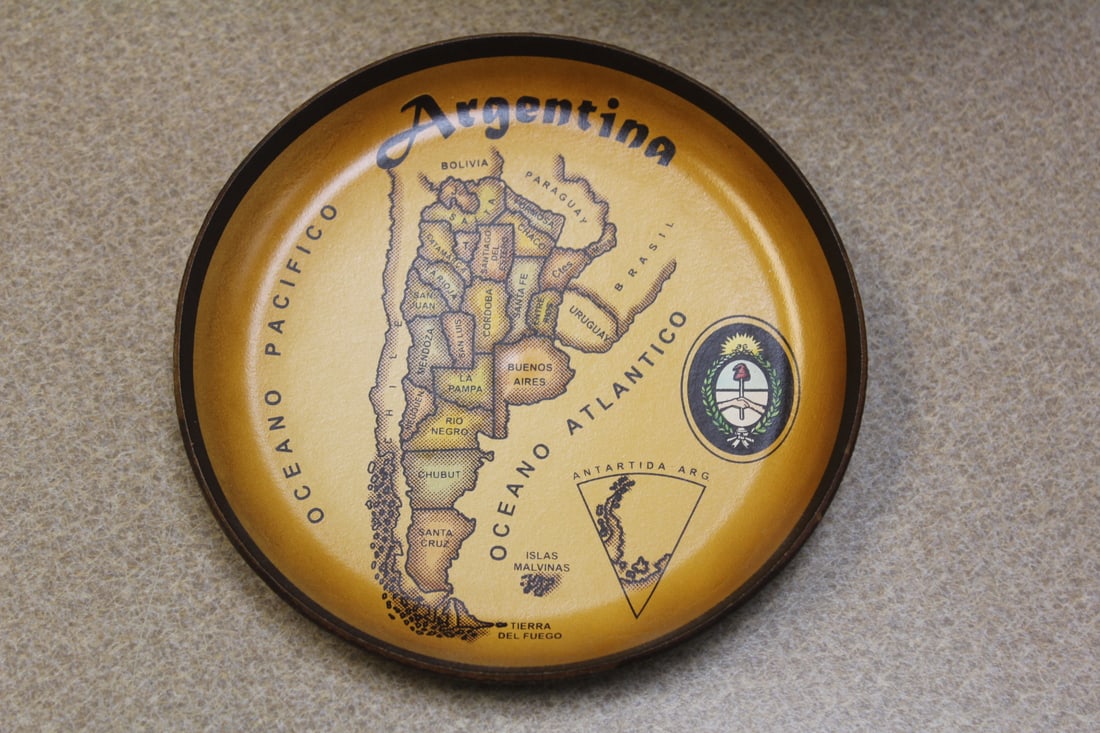 Argentina Leather Plate Wall Hanger: 6" in diameter