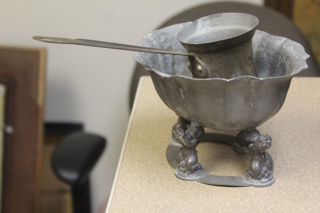 Lot of 2 Vintage Tin/Aluminum Articles: tallest= 4 3/8"