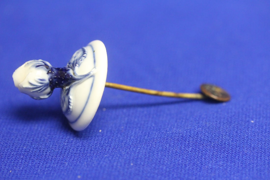 A Vintage/Antique Porcelain Lid?: 3 inches long