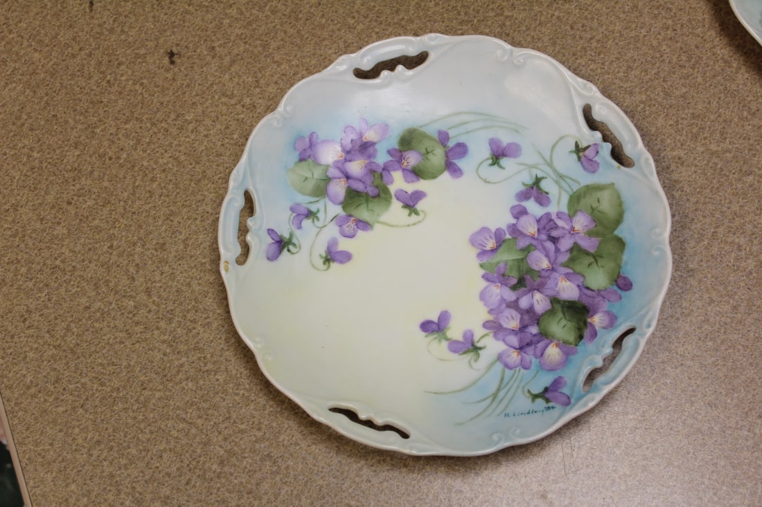 Artist Signed Reticulated Plate: hand painted - most likely 1940's to 1950's - 7 1/2" in diameter