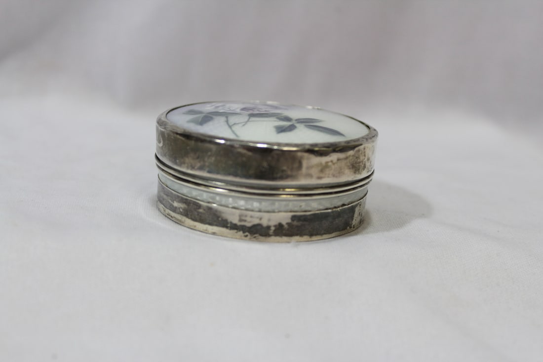 A Guilloche Compact - 2