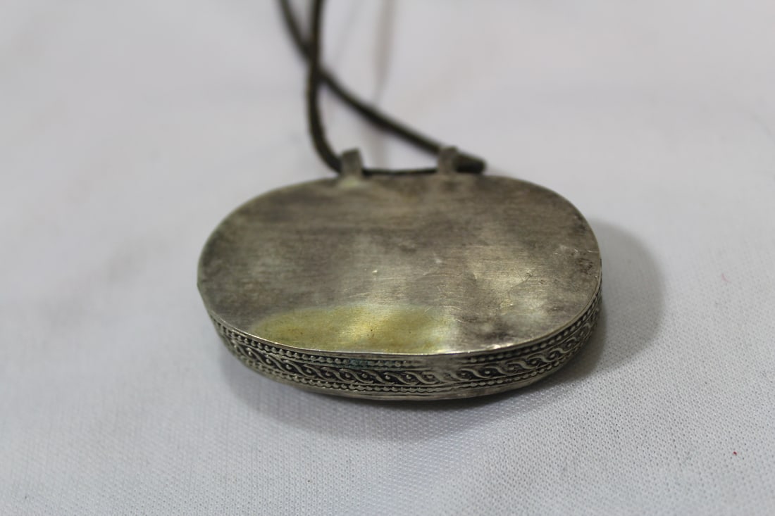 A Bakelite Bolo Tie? - 4