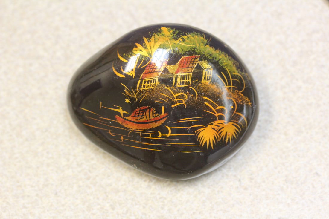 Lacquer Stone: 3 3/4" across