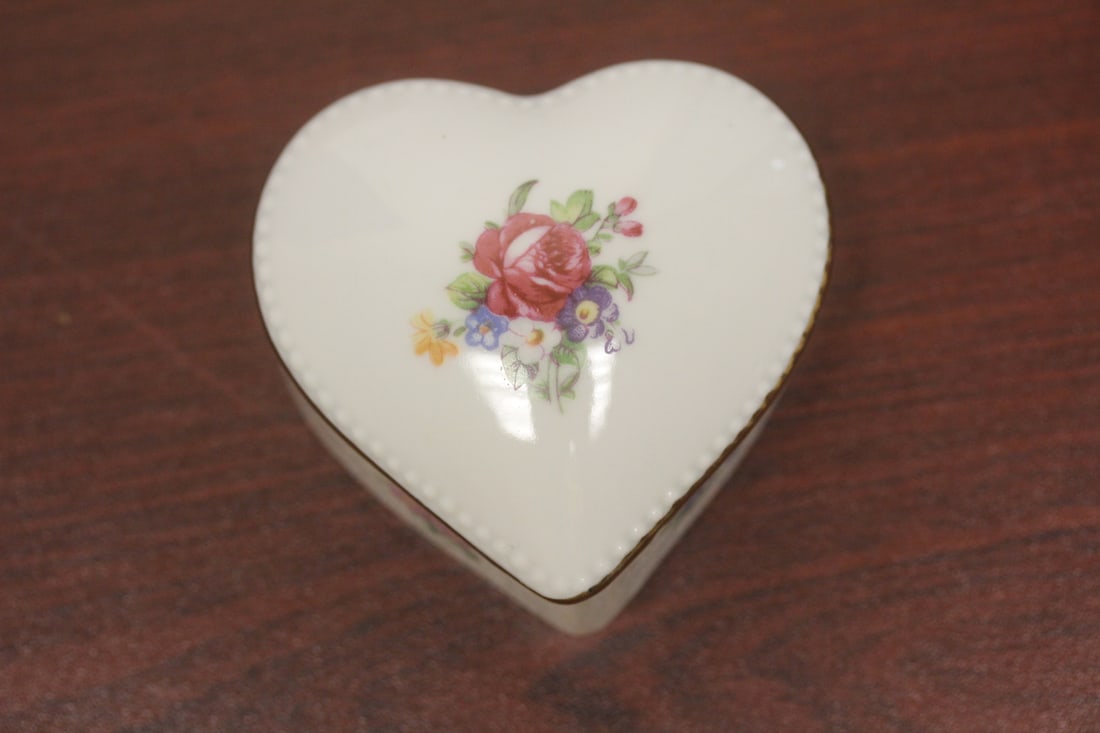 Heart Shape Trinket Box: 2 3/4" in diameter