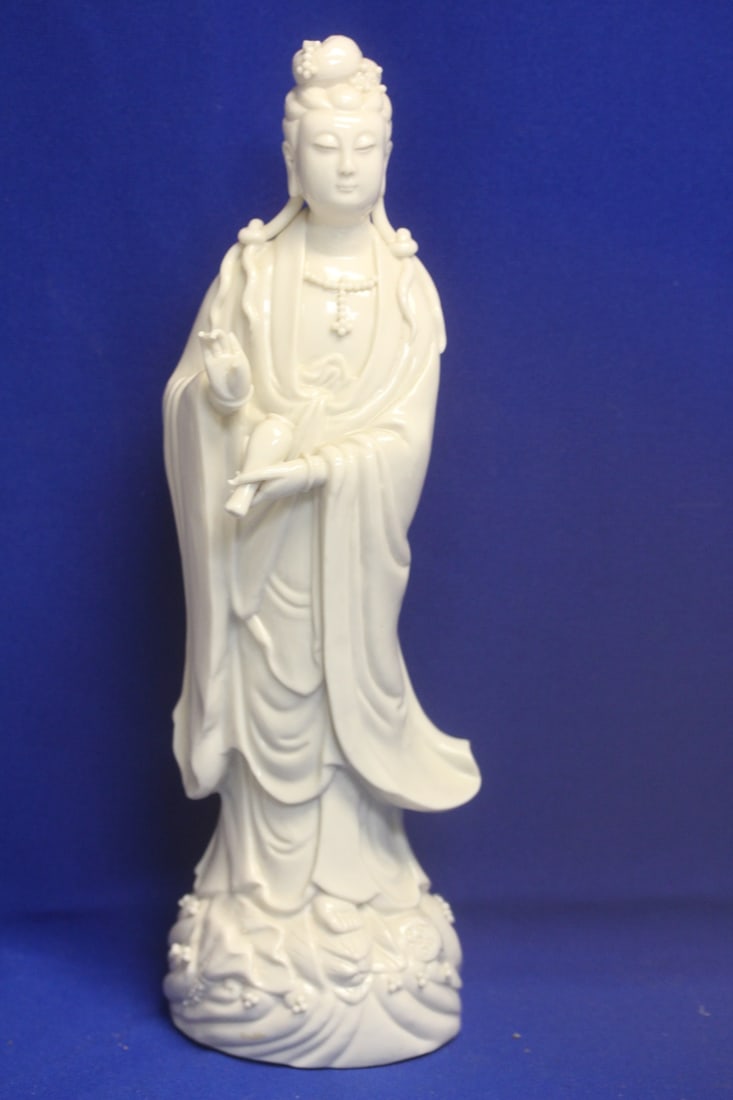 A Chinese Ceramic Blanc de Chine Kwan Yin: please note: fingers missing - 12 1/2' tall