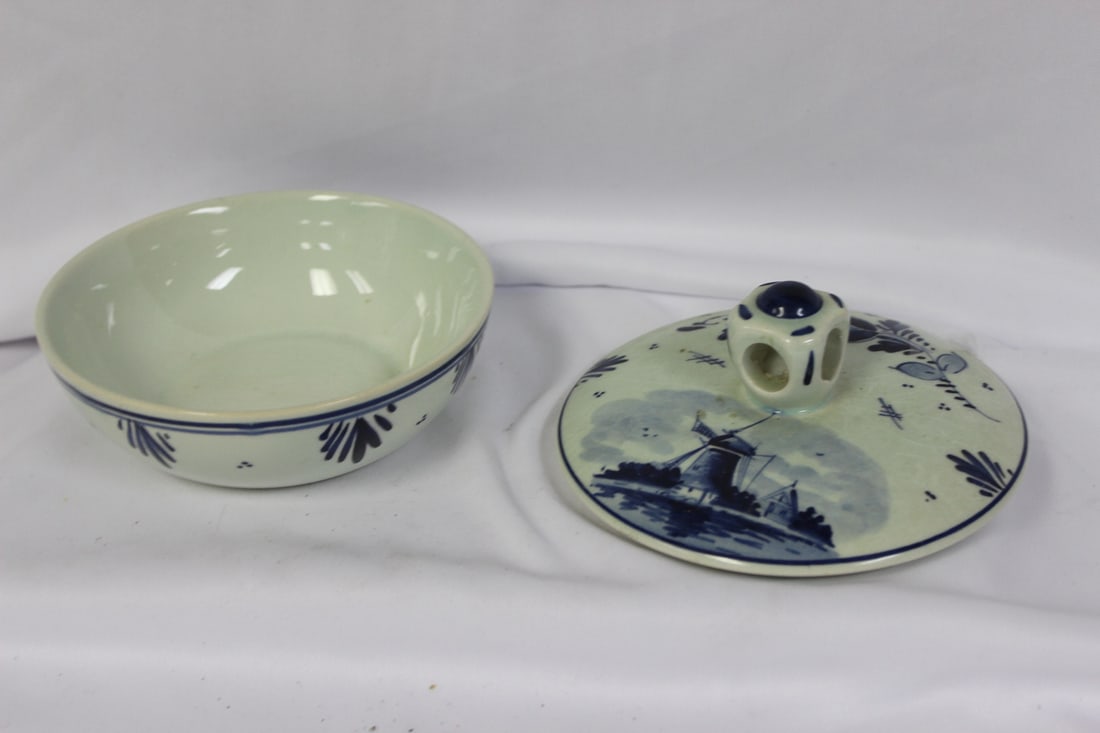 A Delft Hand Painted Bowl: 5 inches across