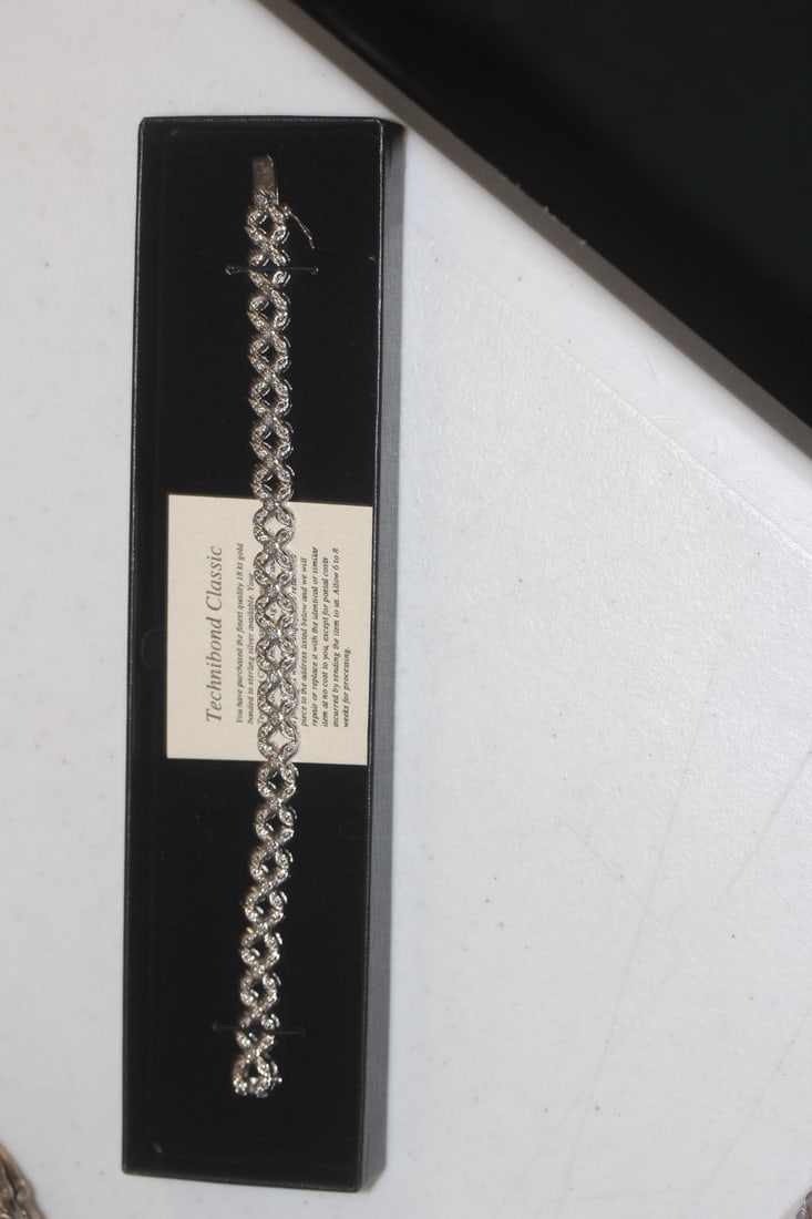 18Kt Gold Plated Technibond Bracelet: 18kt gold plated on sterling Technibond bracelet - appeared to be new - 7 1/2" across