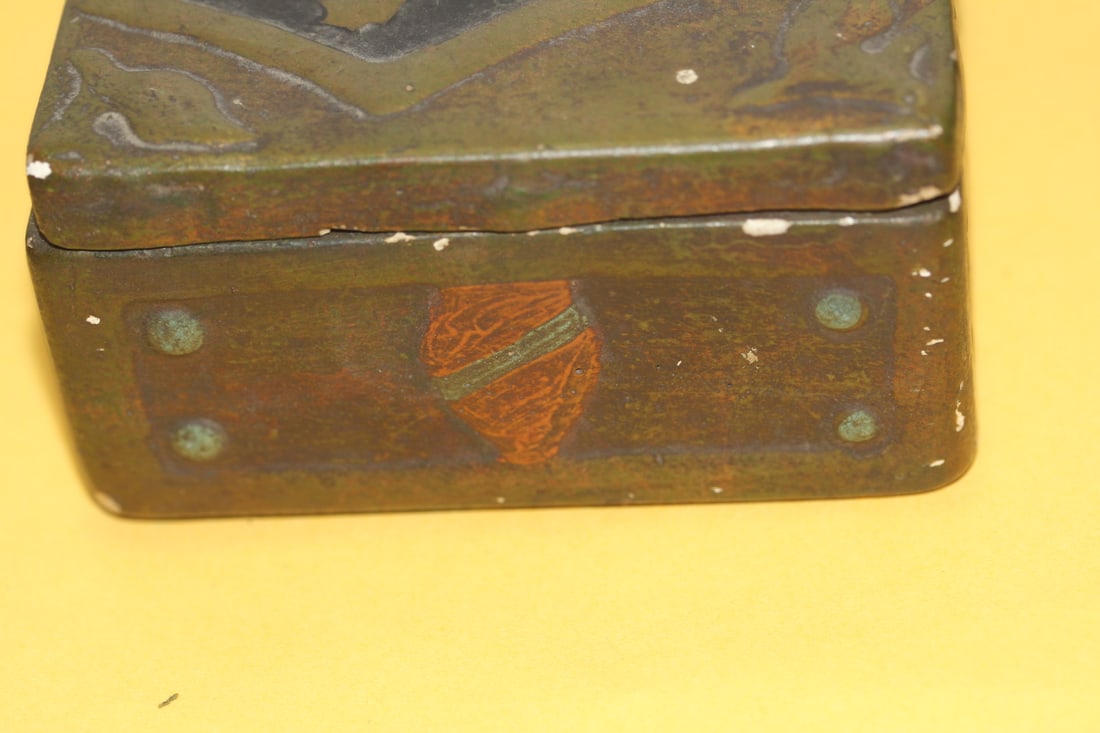 An Old Ceramic Box - 6