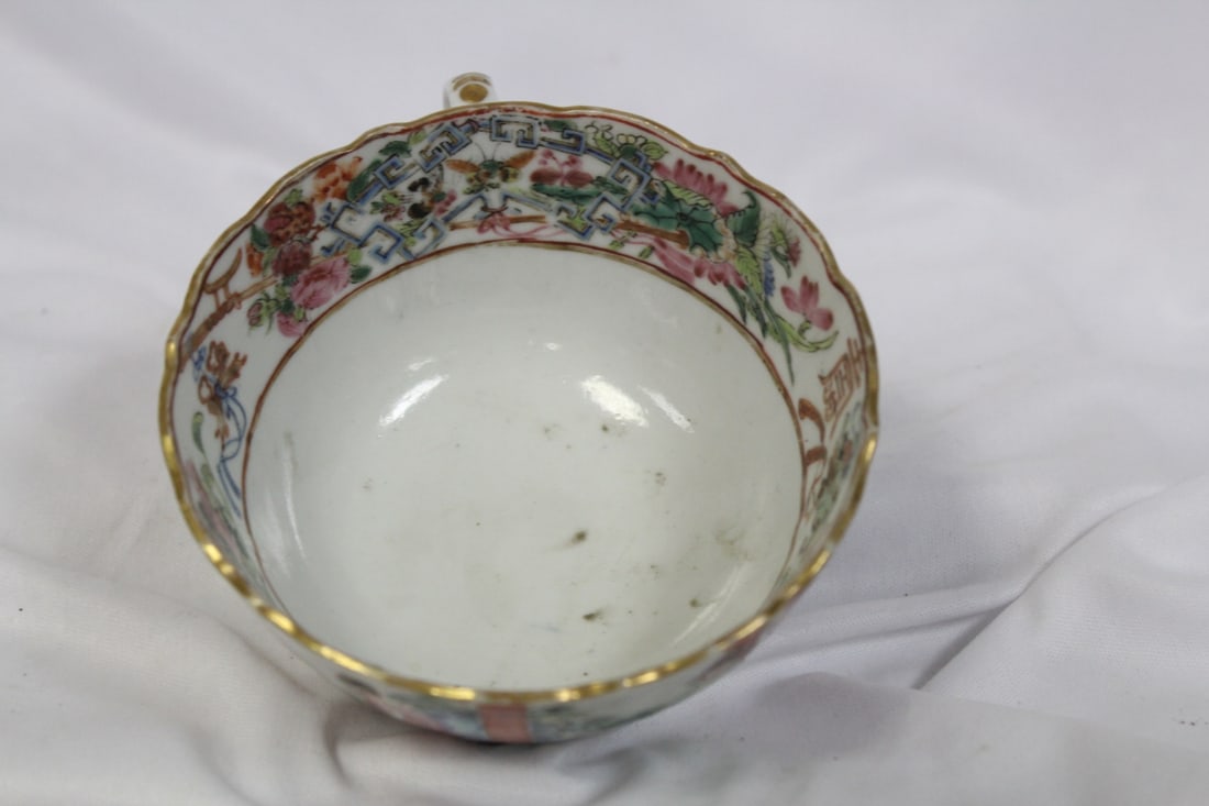 A Large Chinese Export Cup - 4