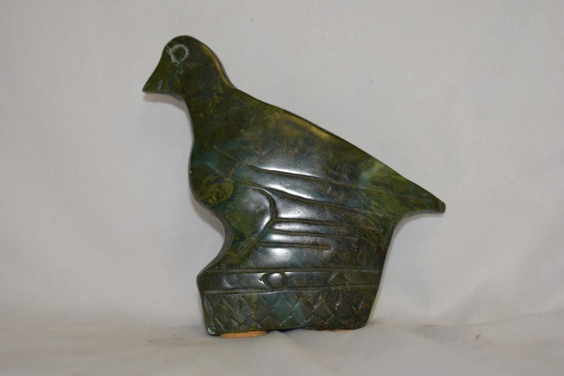 A Jade Bird: possibly Alaskan - 3 3/4" long