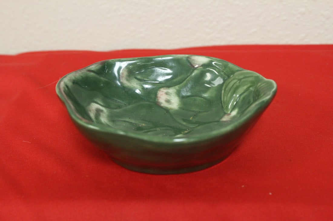 Small Ceramic Williams-Sonoma Leaf Bowl: 5 1/2" in diameter