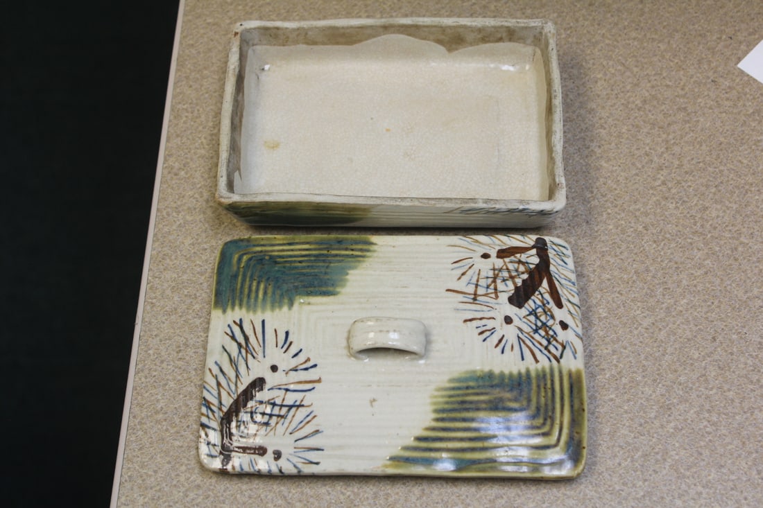 Japanese Pottery Box: with lid - 6 3/8" across