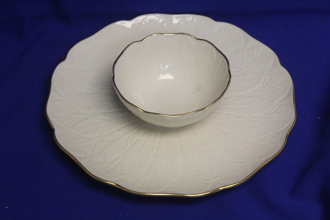 Lenox Chip and Dip Serving Tray: 9 1/4" in diameter