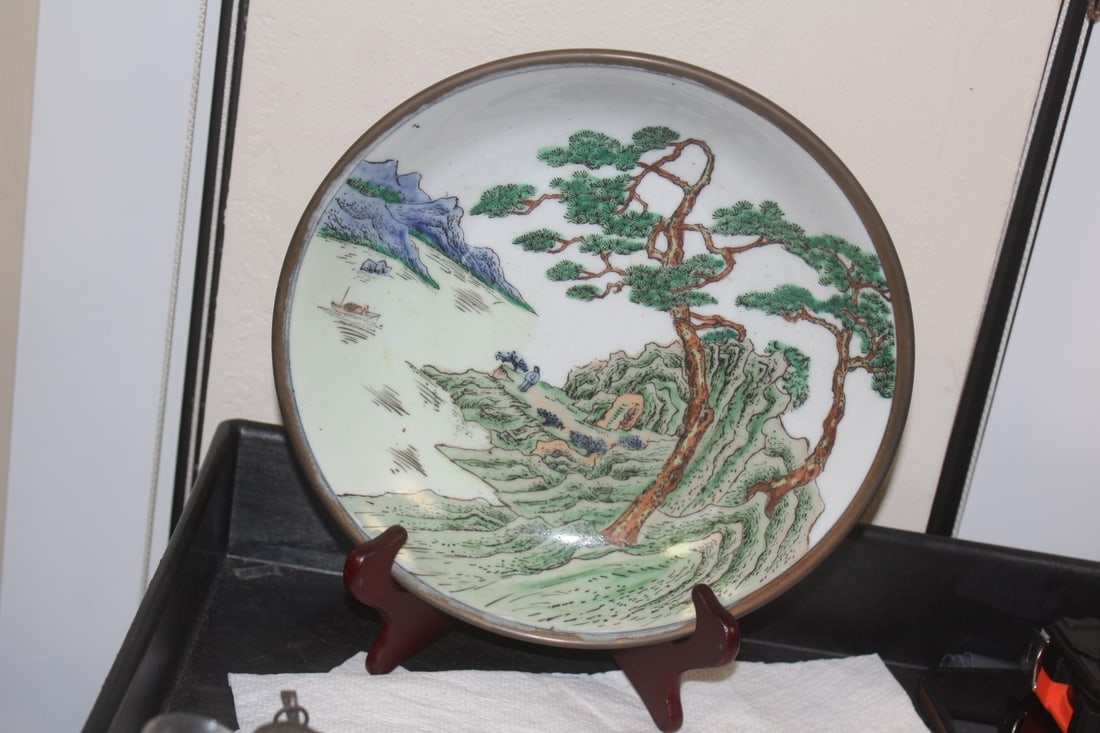 Chinese Famille Verte Plate: 9 1/2" in diameter