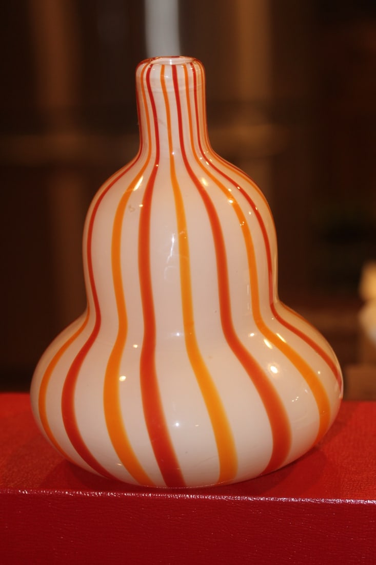 Gourd Shape Art Glass Vase: 6 7/8" tall