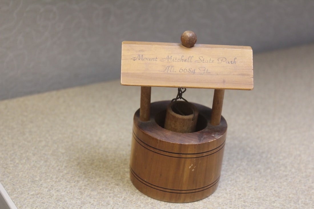 Wooden Wishing Well: 4 5/8" tall