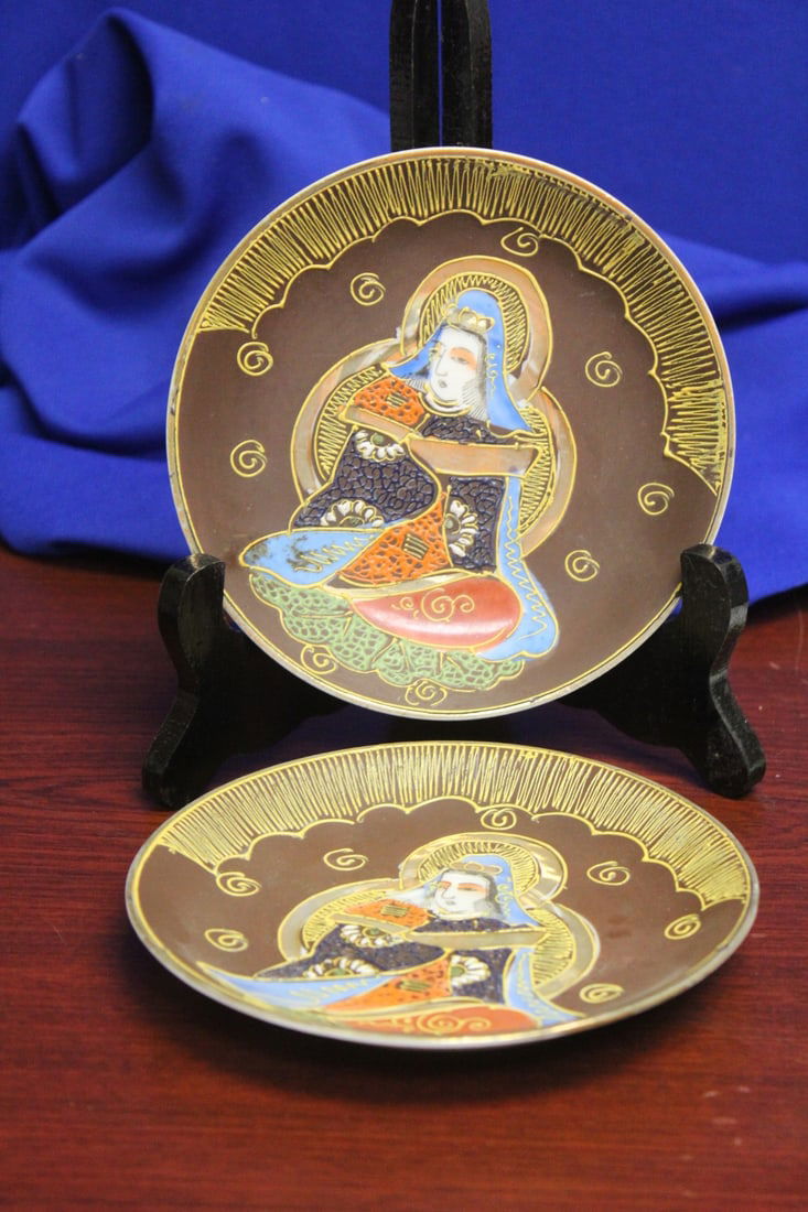 Lot of 2 Japanese Saucer Plates: 5 1/2" in diameter