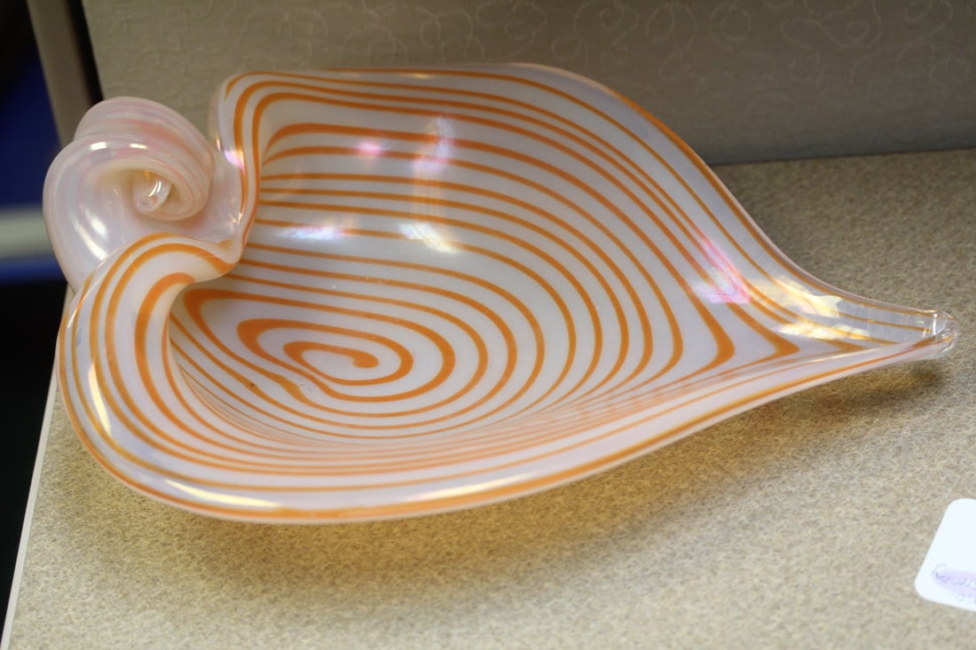 Mid Century Modern Artglass Bowl: 12" across