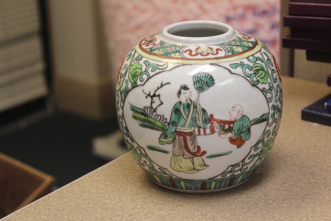 Chinese Famille Verte Ginger Jar: possibly 19th century, but it's definitely old - 4 5/8" in diameter - 4 3/4" tall
