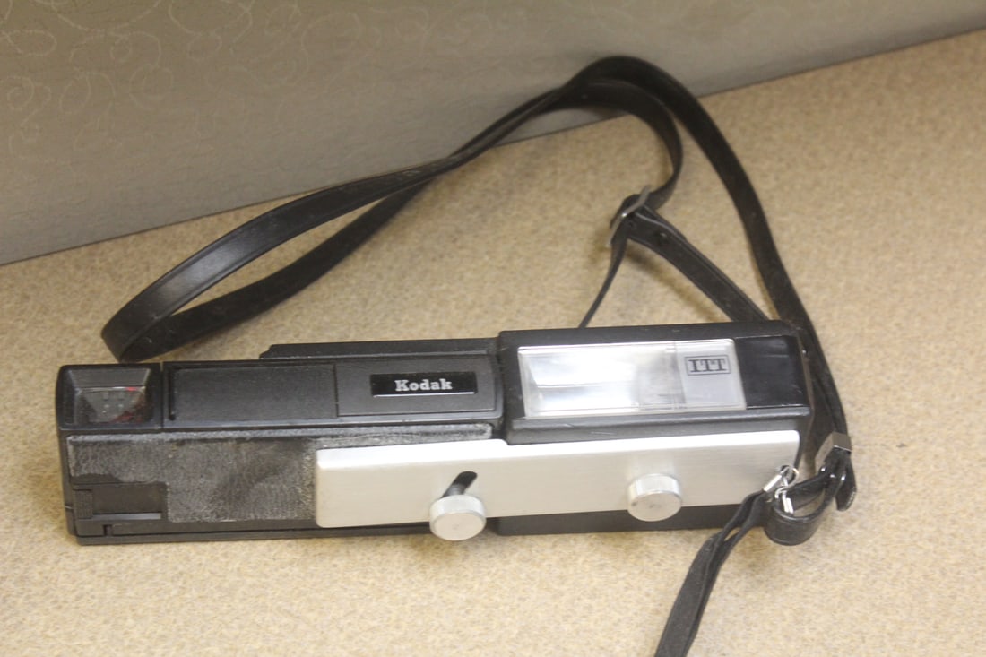 Camera mount: Kodak ITT magic flash, not tested to see if it works or not, selling as collectable