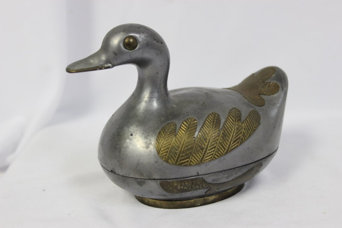 A Chinese Pewter Duck Container: 5" across