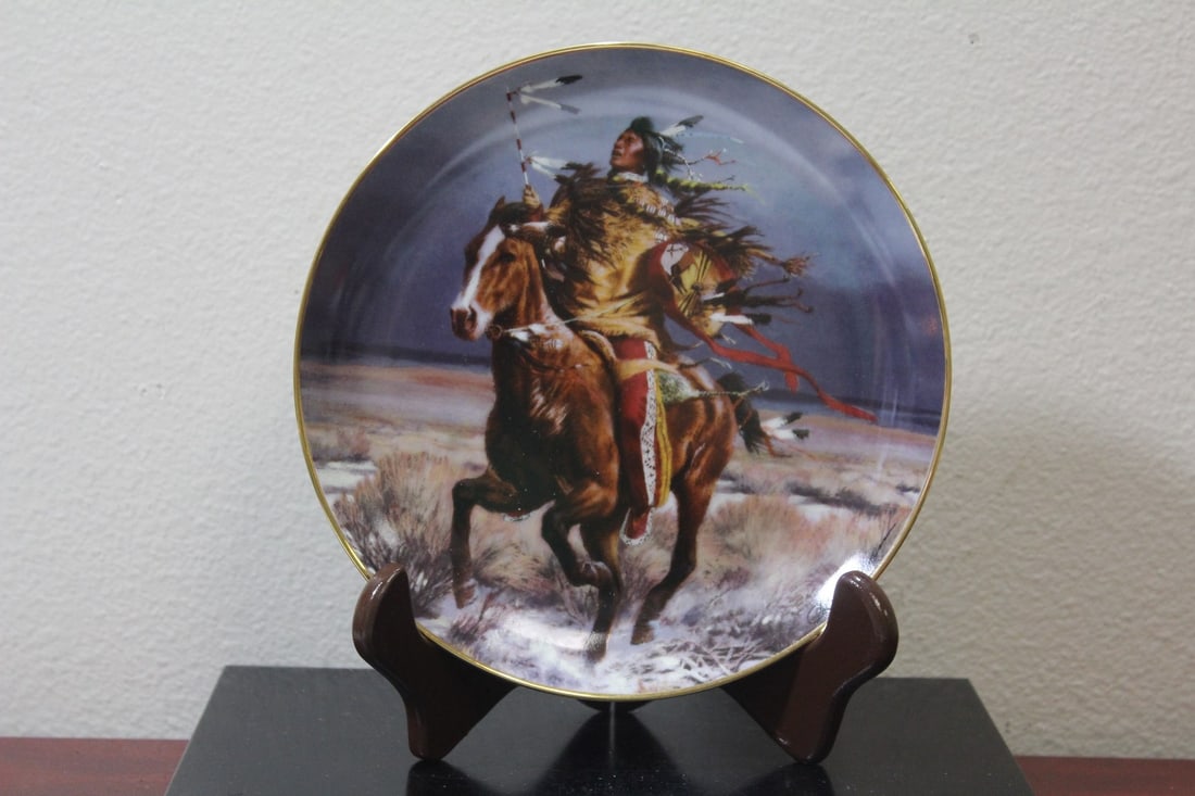 An Indian Collector's Plate: 8" in diameter