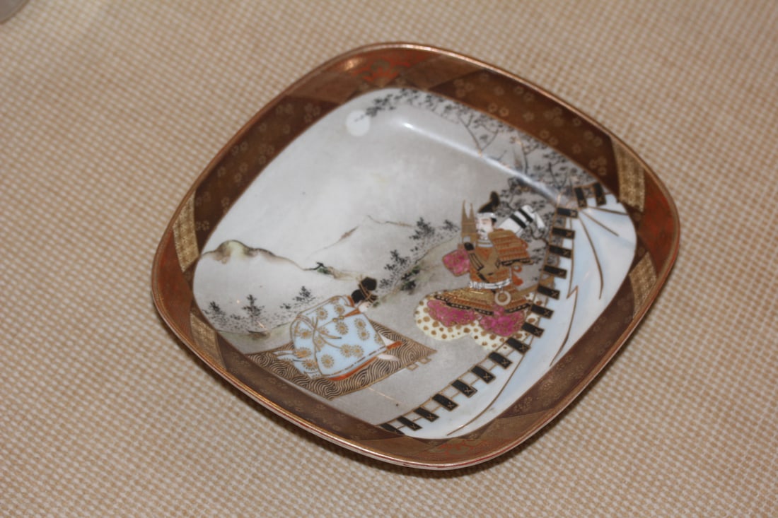 Signed Kutani Warrior Oval Plate?: 7" in diameter