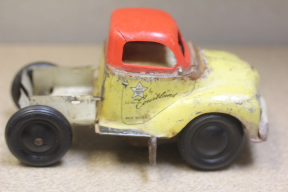 Vintage Courtland Toy Truck: 5 1/2" across