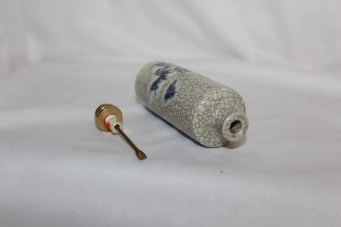 A Ceramic Snuff Bottle - 3