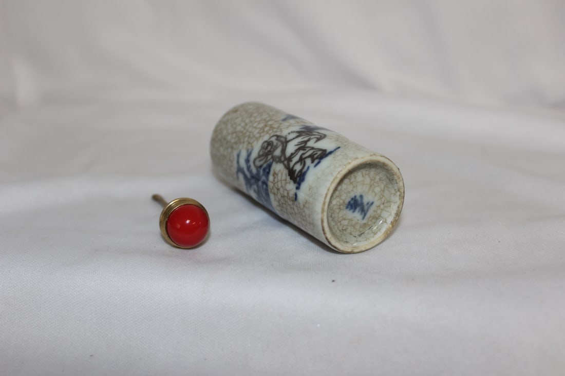 A Ceramic Snuff Bottle - 4