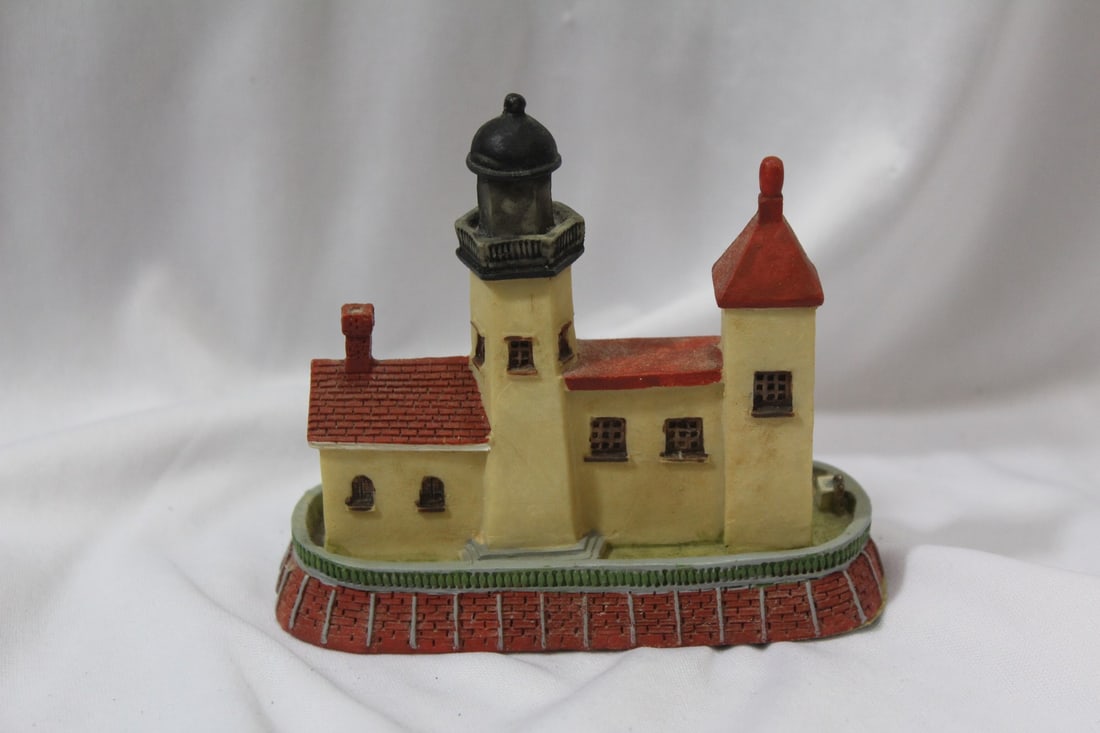 A K-Collection Lighthouse: 4" tall