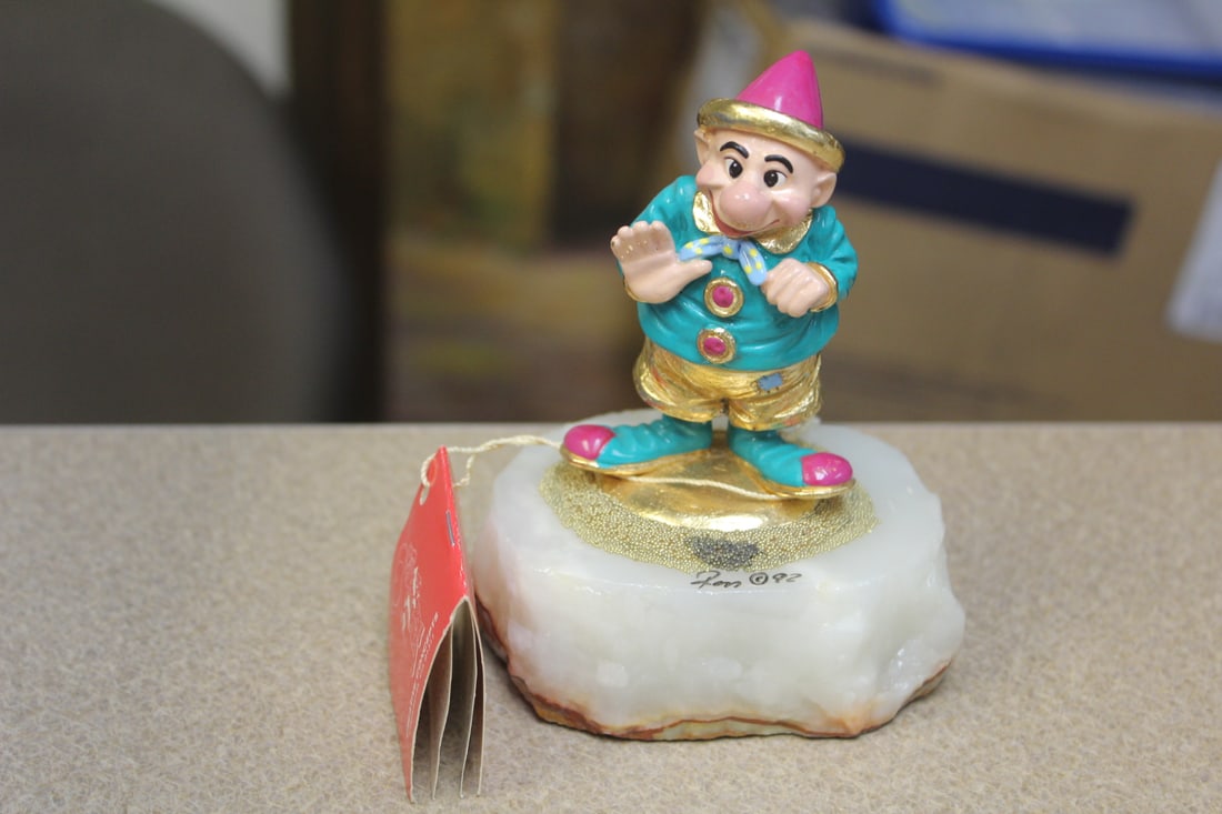 Ron Lee Signed Sculpture: 5 1/4" tall