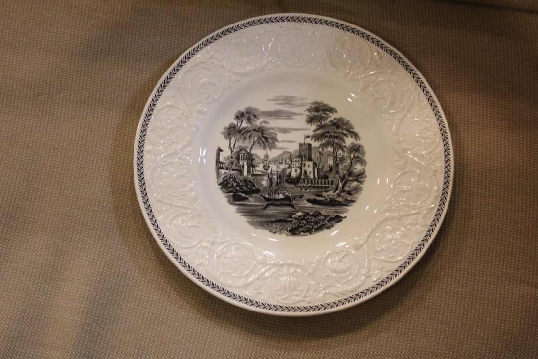 Wedgwood Torbay Scenic Dinner Plate: 10 5/8" in diameter