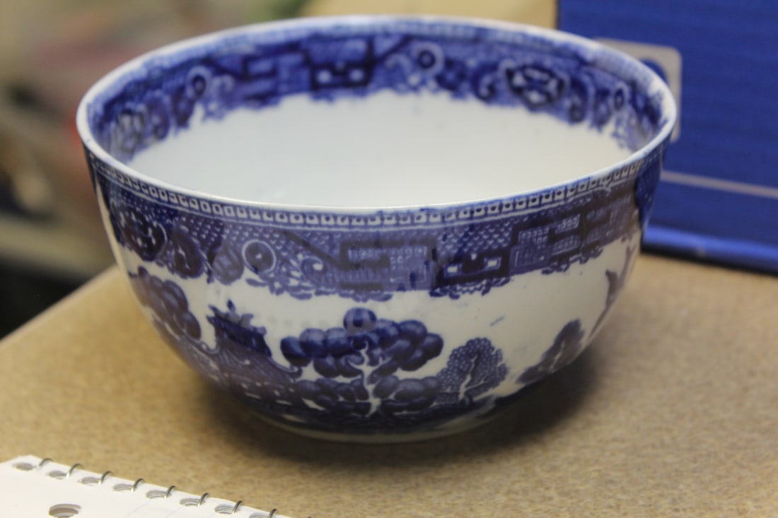 Antique Blue Willow Bowl: Dudson Wilcox, England - 5 1/2" in diameter