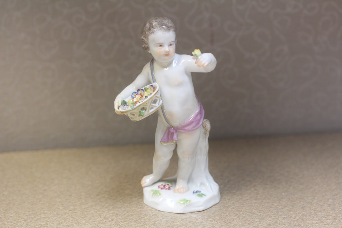 Meissen Figurine: 19th to early 20th century - 5 1/2" tall