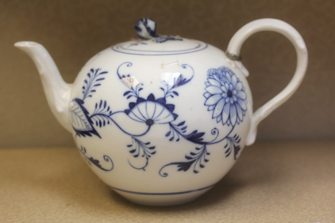 Rare Meissen Blue Onion Pattern Teapot: 19th century - please note: handle old repaired - approximately 9 inches across