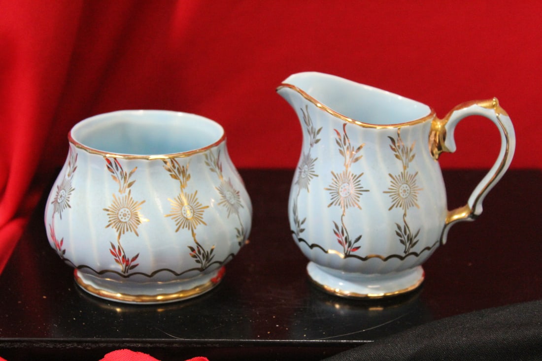 A Ceramic Cream and Sugar Container: Made in England - taller= 3 1/2"