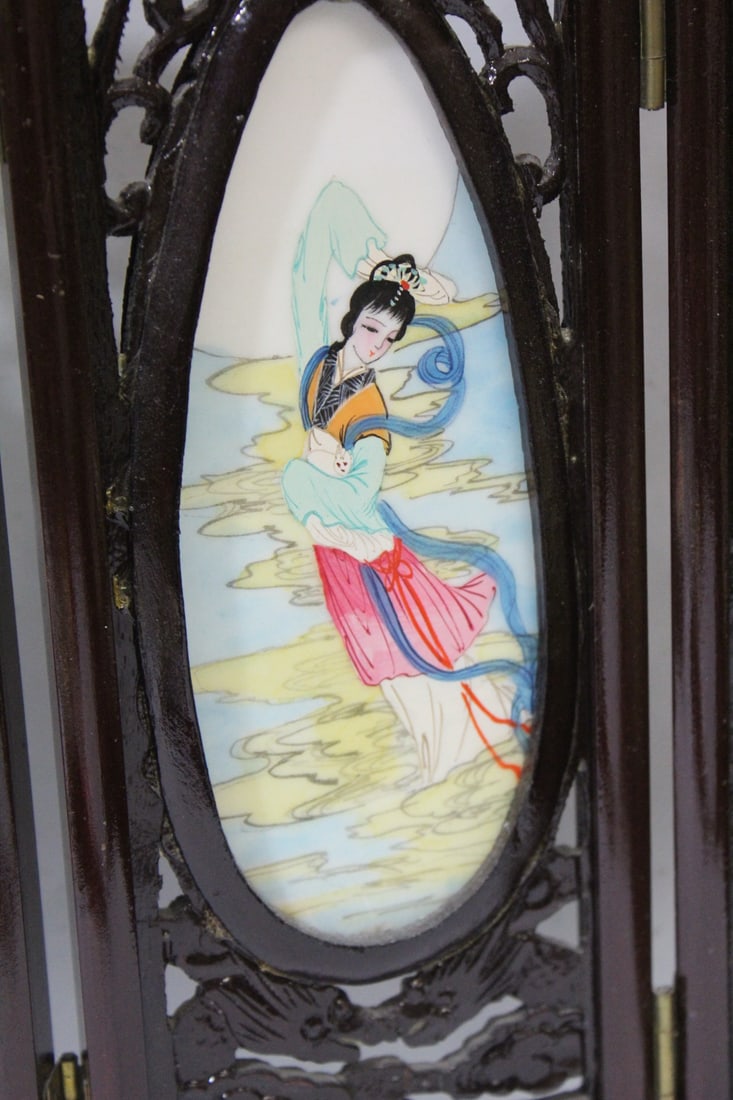 An Oriental Table Screen - 4