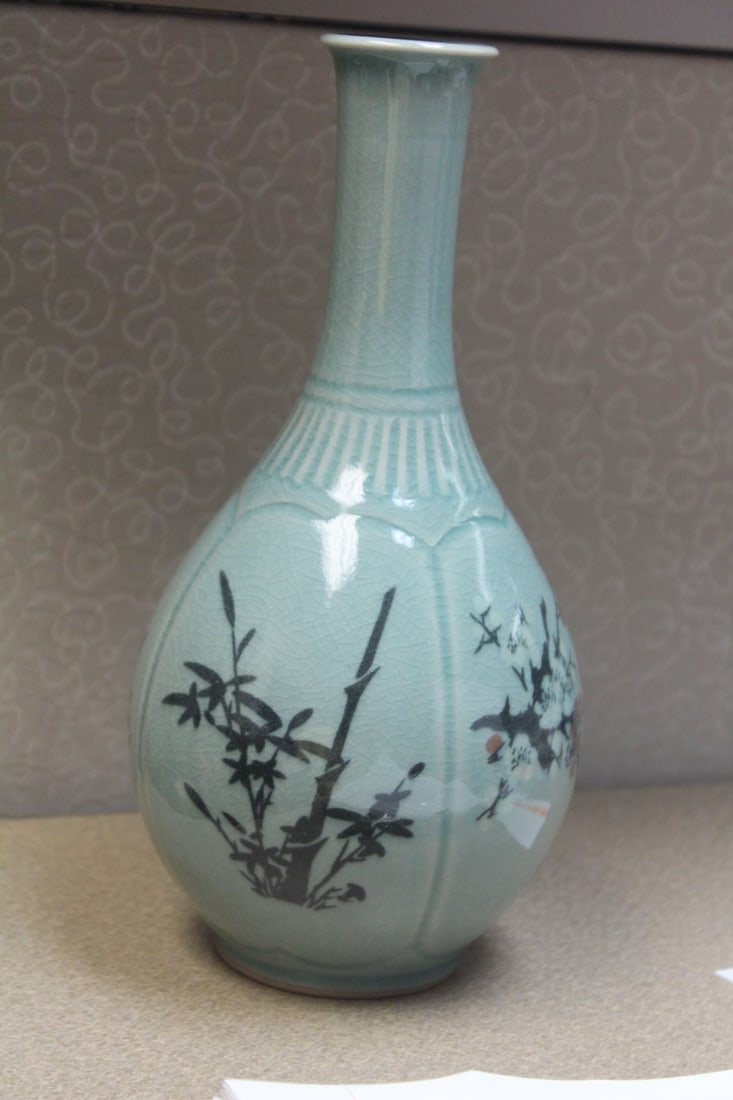 Signed Korean ceramic vase - 2