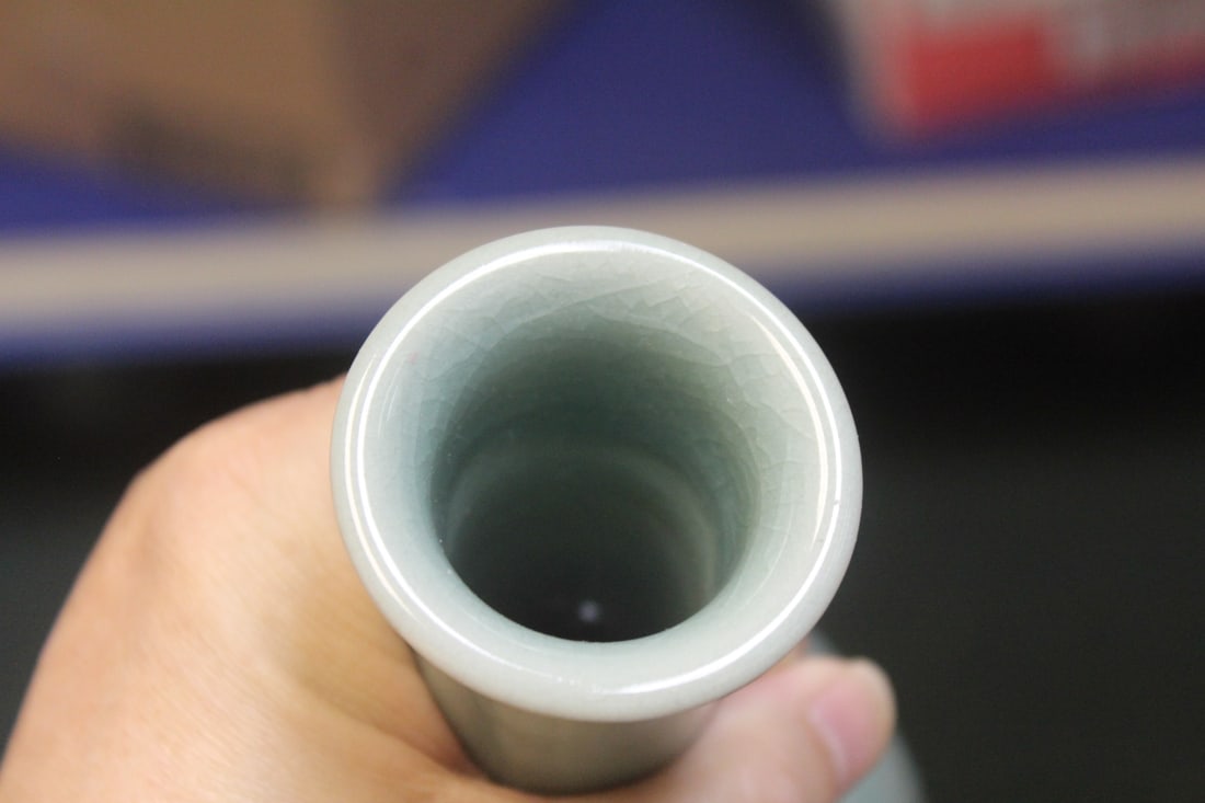 Signed Korean ceramic vase - 4