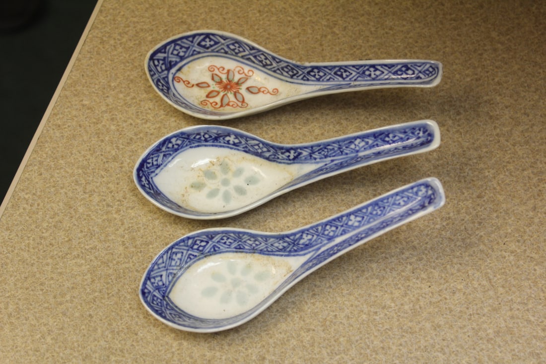 Lot of 3 Chinese Rice Pattern Soup Spoons: porcelain - 5 7/8" long