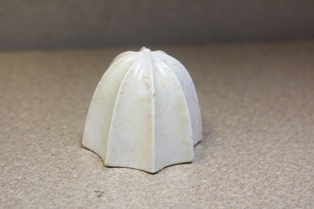 Vintage Stone Juicer Top: 2 1/2" tall