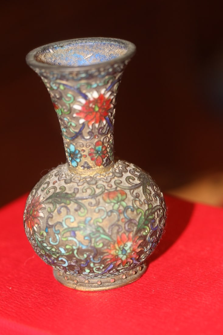 Antique Chinese Cloisonne Small Vase: probably early 1900's, but could be older - only 3" tall