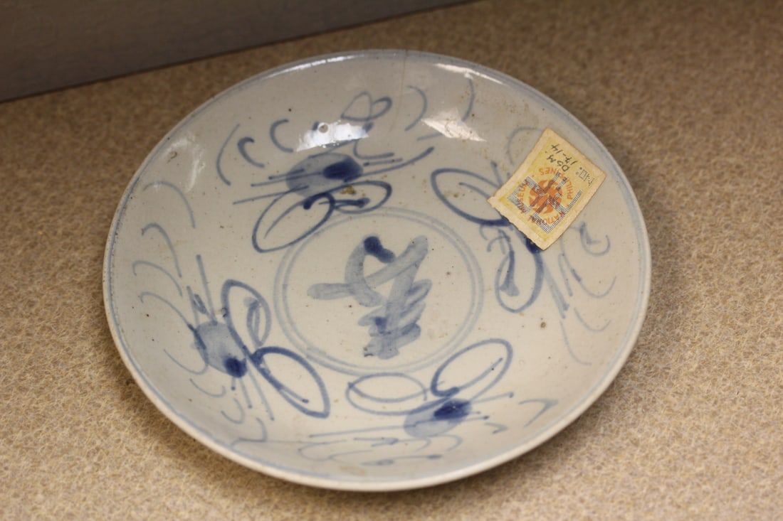 Antique Chinese Blue and White Bowl: 18th/19th century - please note: hairline - former Phillipine Museum property - 6 1/8" in diameter