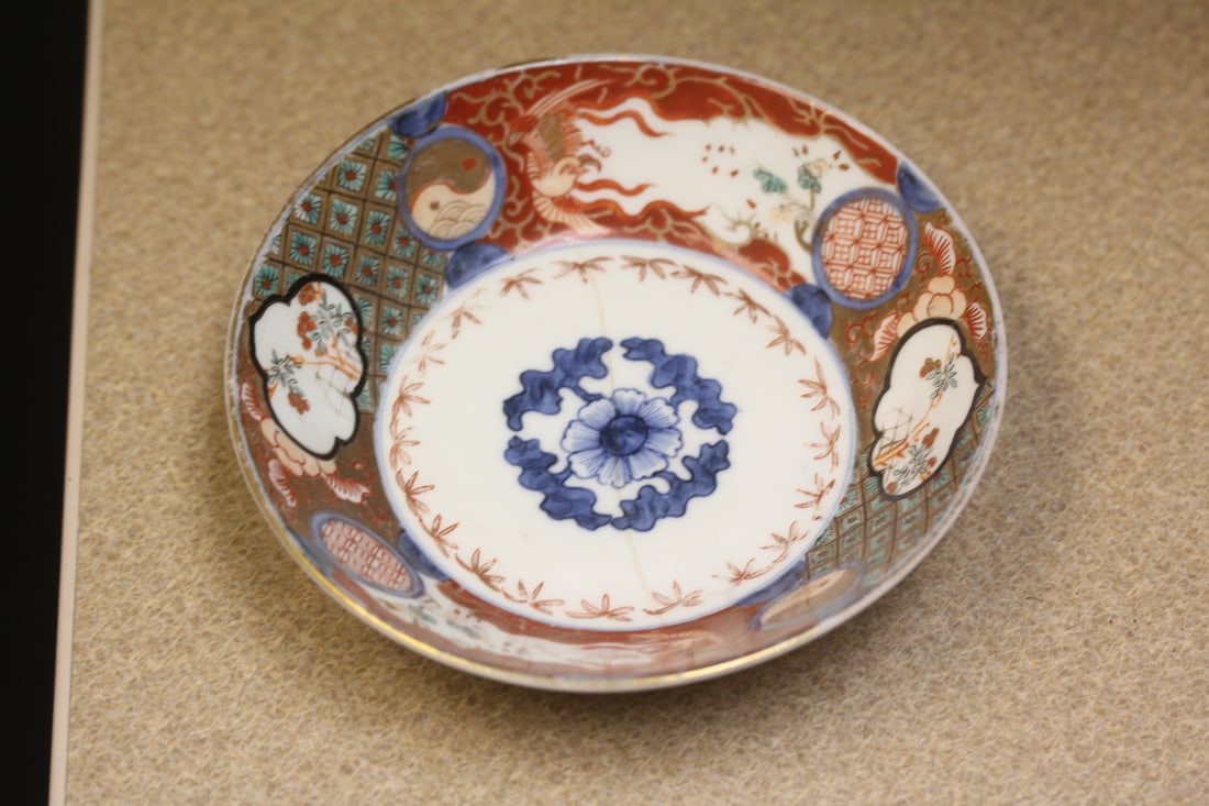 Antique Japanese Imari Bowl: 19th century - 6 inches in diameter - signed - please note: tight hairline as shown