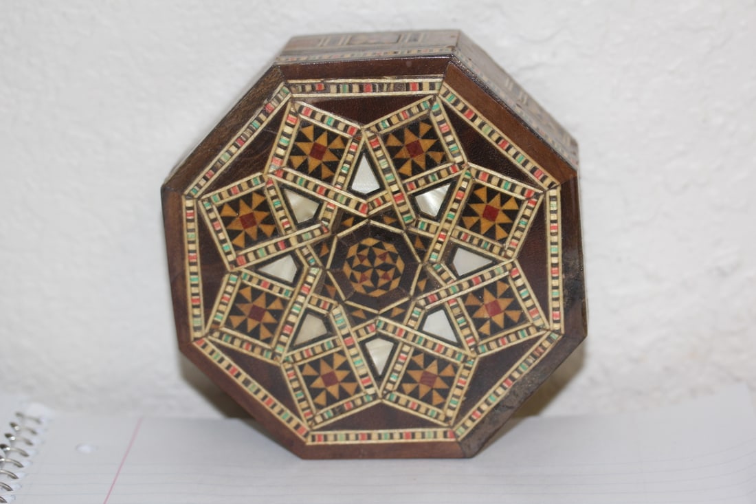 Inlaid Octagon Wooden Box: trinket box - 4 5/8" in diameter
