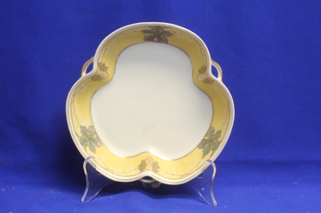 Japan 3 Handle Dish: 6 3/4" across