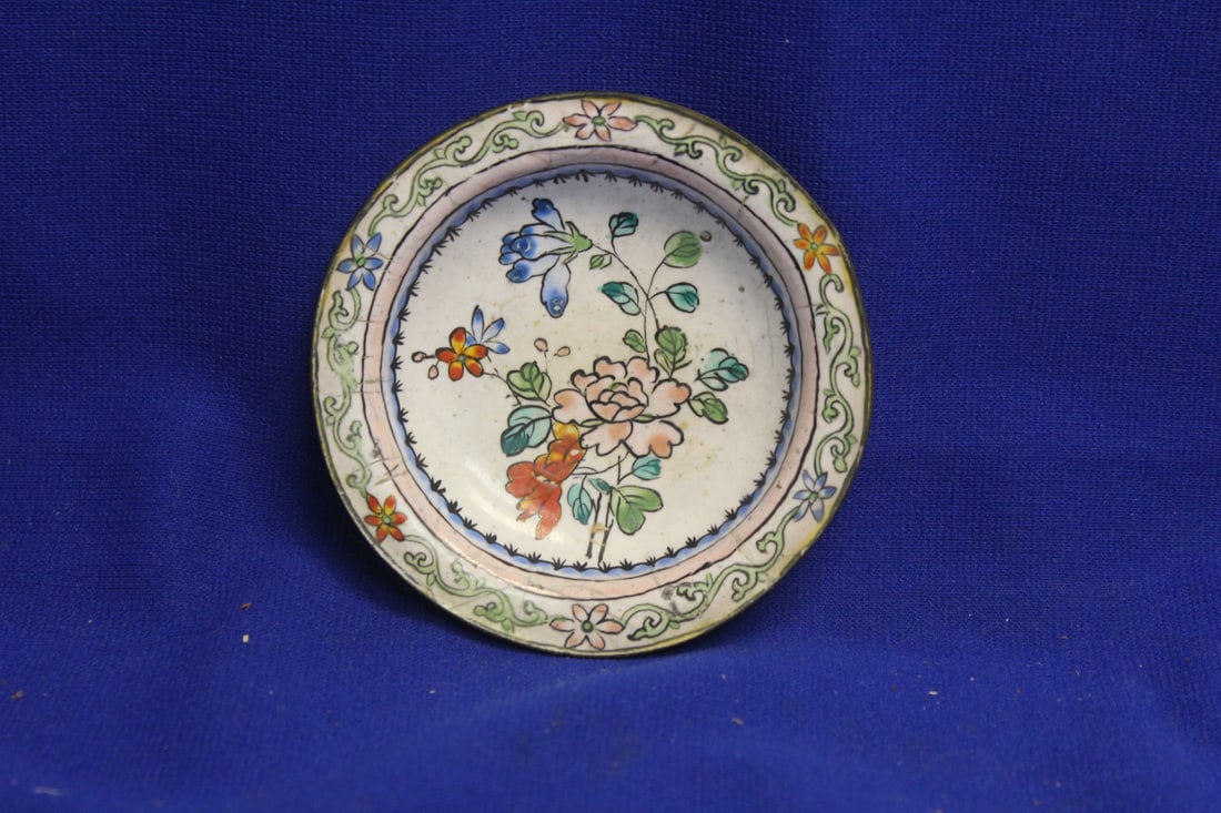 Antique Chinese Enamel Dish: 3 5/8" in diameter